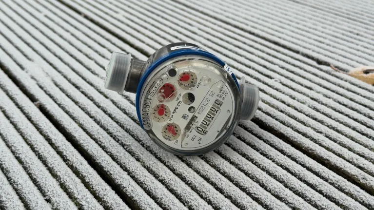 Zabezpiecz wodomierz przed mrozem